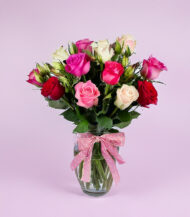 Florero de 15 rosas variadas