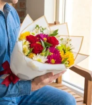 ramo-de-flores-variadito-con-modelo
